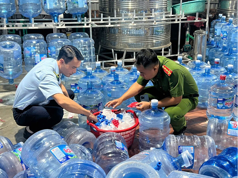 Triệt phá đường dây sản xuất, bán ra thị trường 20.000 bình nước Lavie giả