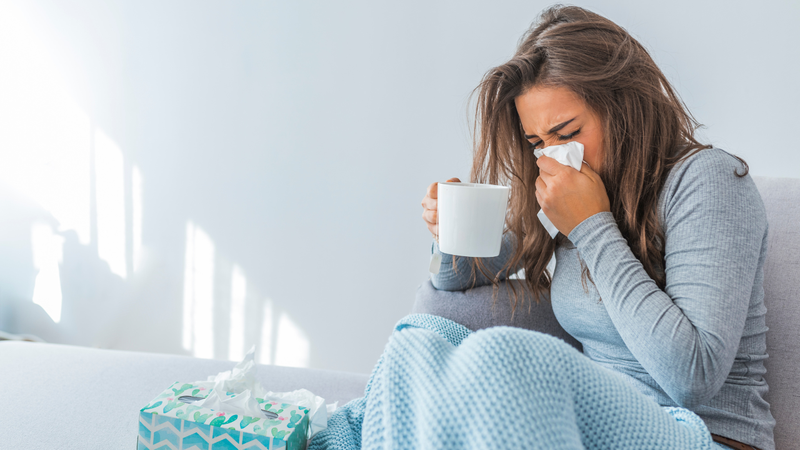 Cách chữa cảm lạnh cho người lớn: Triệu chứng, mẹo hay lưu ý điều trị