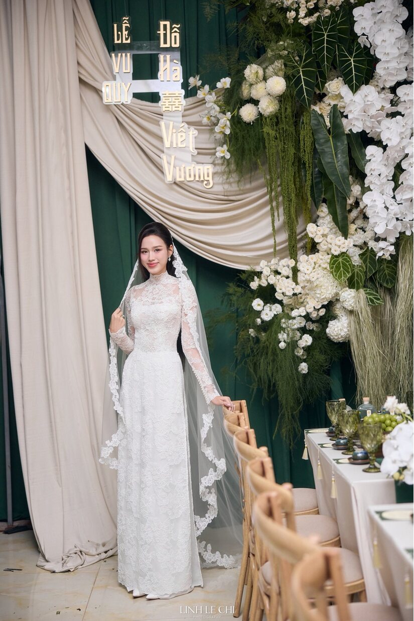 Hoa hậu Đỗ Thị Hà thanh lịch, kín đáo trong hôn lễ với Tổng giám đốc tập đoàn Sơn Hải