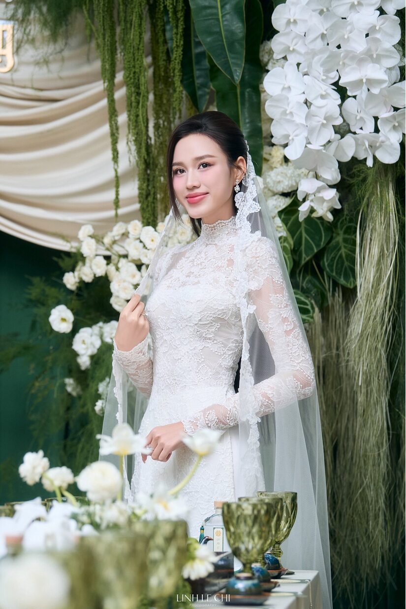 Hoa hậu Đỗ Thị Hà thanh lịch, kín đáo trong hôn lễ với Tổng giám đốc tập đoàn Sơn Hải