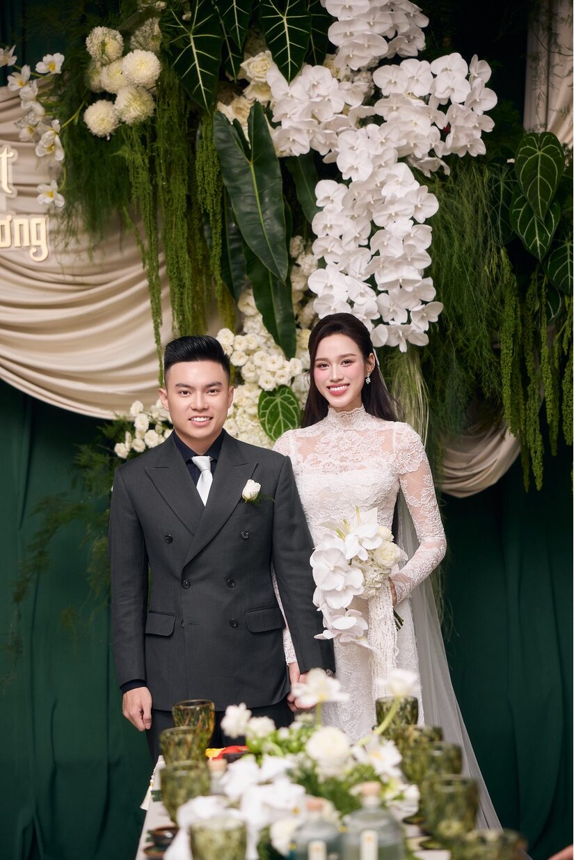 Hoa hậu Đỗ Thị Hà thanh lịch, kín đáo trong hôn lễ với Tổng giám đốc tập đoàn Sơn Hải