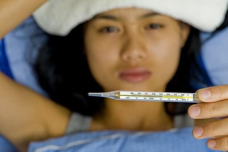 Sốt cảm lạnh: Cảnh báo 6 biến chứng nguy hiểm nếu không điều trị