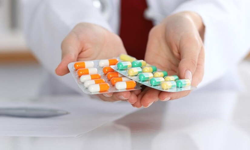 Cảm lạnh uống thuốc gì: thuốc Tây y hay thuốc cổ truyền?