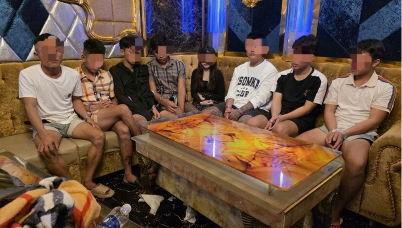 Phát hiện ổ 'bay lắc' trong quán karaoke, 24 đối tượng dương tính với ma túy