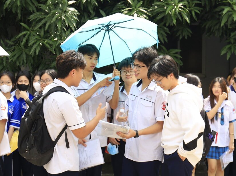 Tuyển sinh đại học 2026 tại TP.HCM: Hai chiến lược tuyển sinh của các "ông lớn"