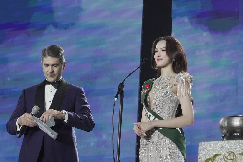 Trịnh Mỹ Anh giành vương miện Hoa hậu Nước tại Miss Earth 2025