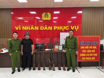 Phát hiện 7 khẩu súng khi đang tháo dỡ trụ sở một công ty ở Hải Phòng