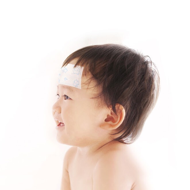 Giải mã công dụng thật của miếng dán hạ sốt cho trẻ sơ sinh