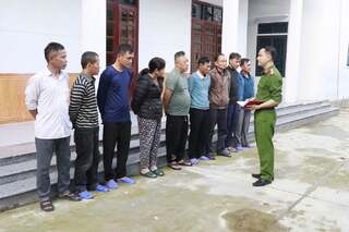 Lập sới ở gia đình có đám tang để đánh bạc, nhóm đối tượng bị công an Nghệ An bắt giữ