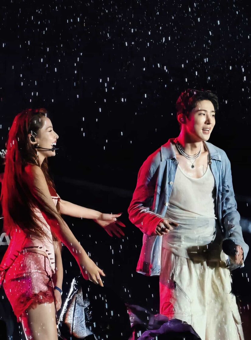 Màn biểu diễn của Chi Pu và nam thần tượng Hàn "gây sốt" mạng xã hội