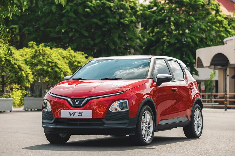 Xe nhập khẩu và xe điện bùng nổ, thị trường ô tô Việt Nam đua tranh khốc liệt