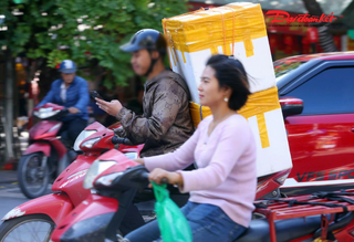 Hà Nội: Xử lý các trường hợp người điều khiển xe dùng tay sử dụng điện thoại