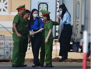 An ninh nghiêm ngặt tại phiên xét xử hoa hậu Thùy Tiên, Quang Linh Vlogs, Hằng Du Mục