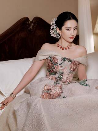 Mỹ nhân 38 tuổi vẫn khiến nhiều người rung động vì nhan sắc 