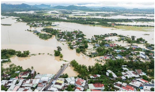 Bộ GDĐT phát miễn phí toàn bộ sách giáo khoa cho học sinh vùng lũ