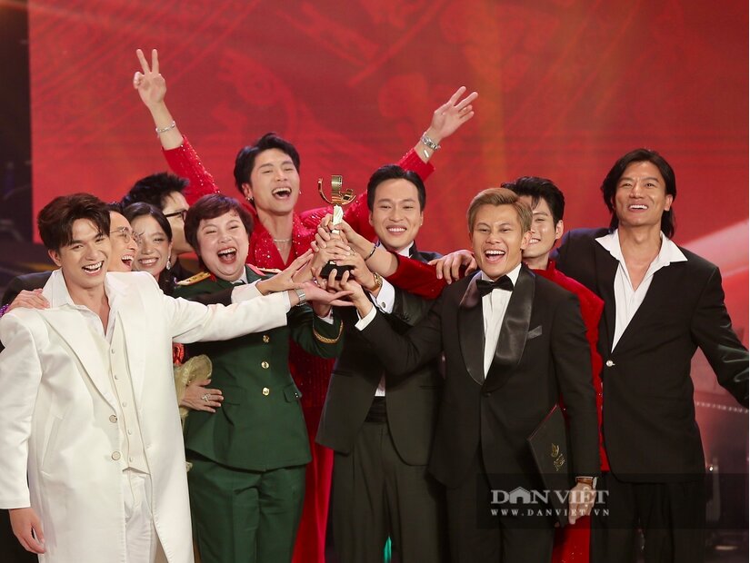 Trấn Thành chúc mừng "Mưa đỏ", "Tử chiến trên không", tự hào vì "Mai"