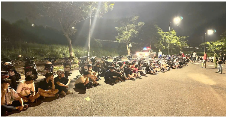 Công an tạm giữ 38 xe máy, mời 44 thanh thiếu niên tụ tập 'bốc đầu' ở Tây Ninh
