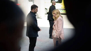 Các nước EU bắt đầu cắt viện trợ