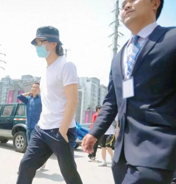 Cuộc sống 3 năm mặc một chiếc áo của Châu Tinh Trì