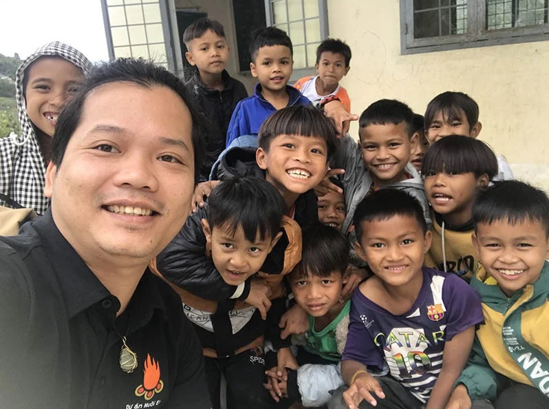 Hoàng Hoa Trung - chủ dự án Nuôi Em là ai?