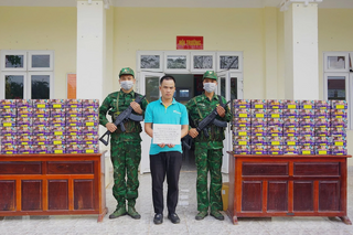 Phát hiện tài xế xe taxi công nghệ vận chuyển 144 kg pháo lậu ở địa bàn giáp biên giới