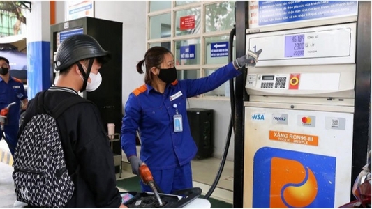 Giá xăng dầu trong nước tiếp tục giảm, RON95-III có giá mới là 19.620 đồng