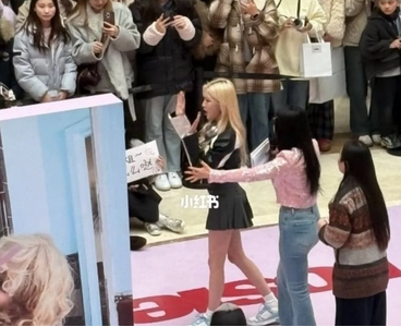 Bắt chước Rosé (Blackpink), KOL ở Trung Quốc bị chỉ trích thậm tệ