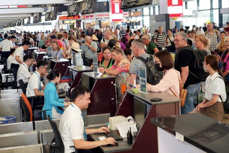 Vé máy bay Tết 2026 tăng đáng kể nhưng vẫn "cháy sớm" nhiều chặng