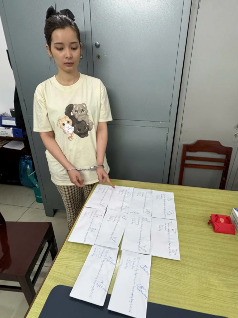 Nữ nhân viên đánh tráo trang sức của chủ tiệm vàng, chiếm đoạt hơn nửa tỷ đồng