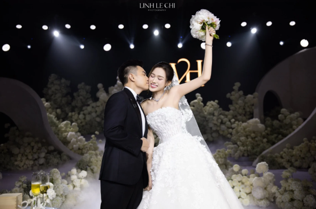 Lễ cưới nào rình rang, tốn kém nhất showbiz Việt 2025?