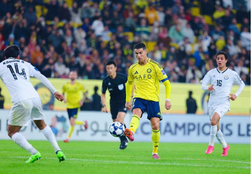 Ronaldo lần đầu ra sân ở Cup C2 châu Á