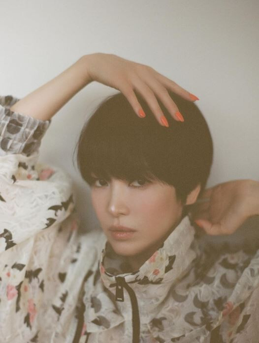 Song Hye Kyo hiếm hoi khoe thơ ấu, vẻ đẹp vượt thời gian ở tuổi U50 liền gây sốt