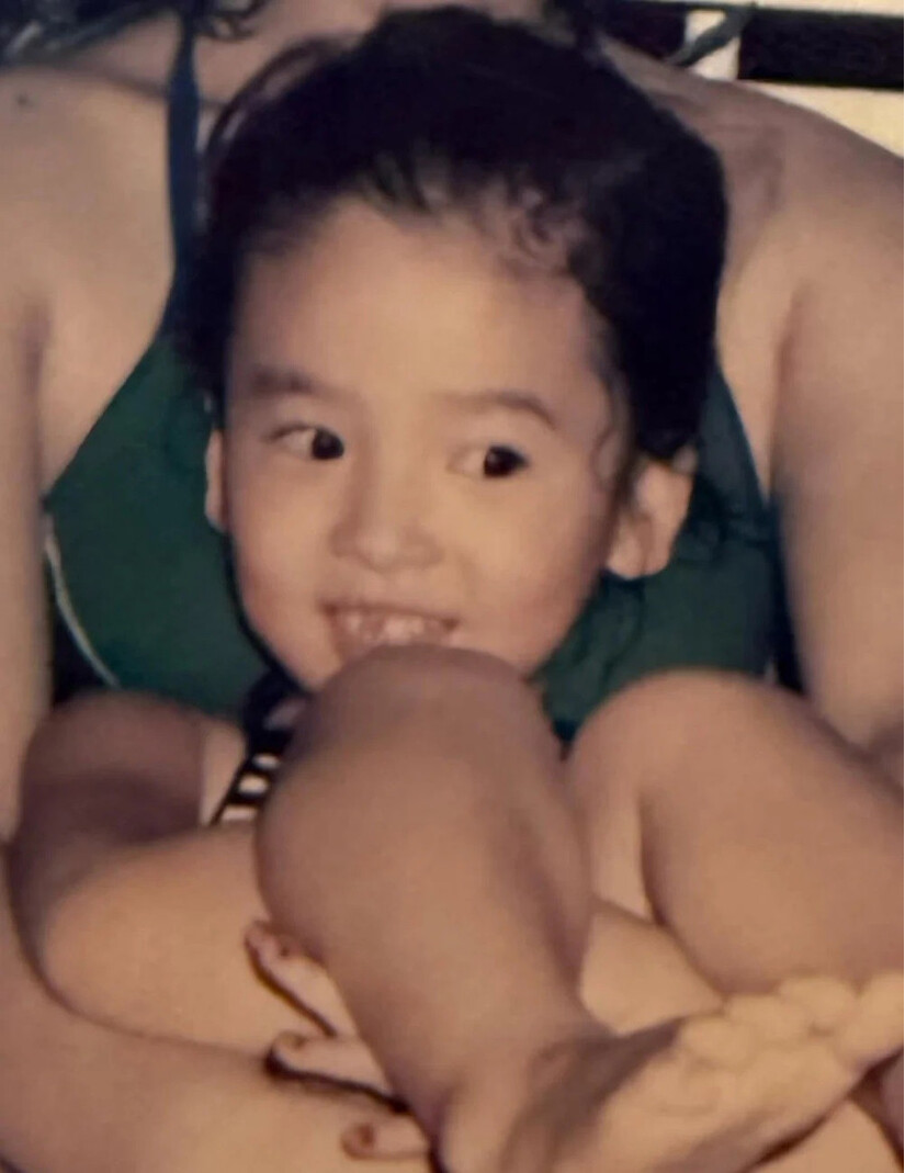 Song Hye Kyo hiếm hoi khoe thơ ấu, vẻ đẹp vượt thời gian ở tuổi U50 liền gây sốt