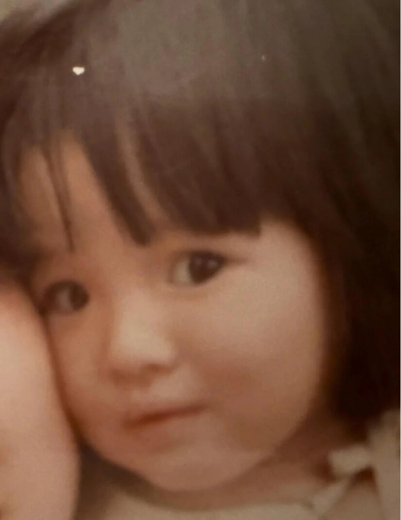 Song Hye Kyo hiếm hoi khoe thơ ấu, vẻ đẹp vượt thời gian ở tuổi U50 liền gây sốt