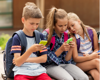 Phụ huynh chi hàng nghìn USD giúp con cai nghiện điện thoại