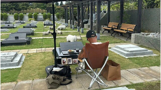 DJ Koo lặng lẽ dọn mộ Từ Hy Viên ngay ngày đầu năm mới