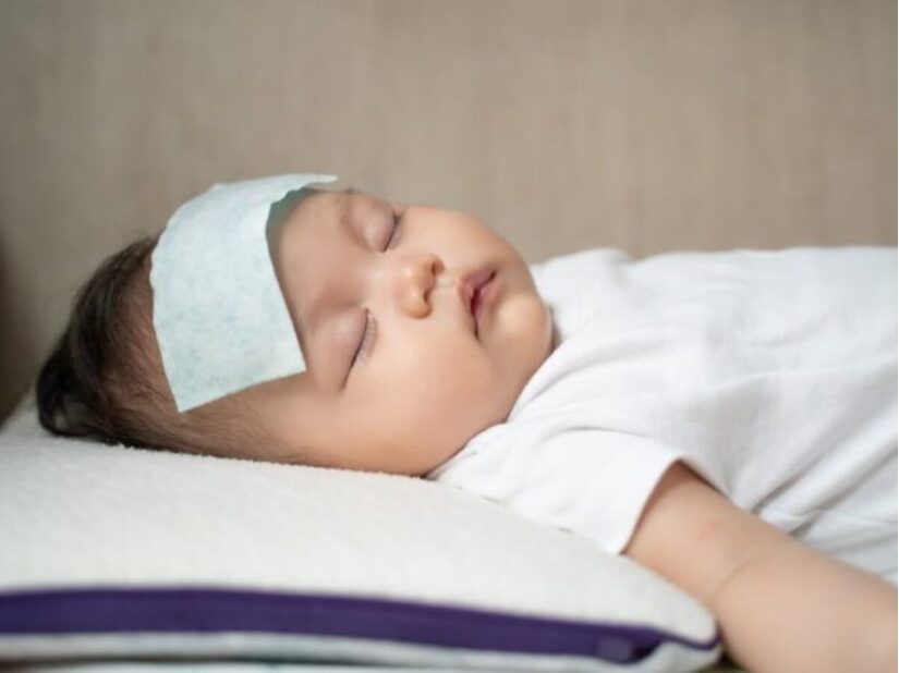 Bé bị sốt nổi mẩn đỏ: Giải đáp chi tiết, tránh hoang mang