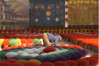 Cận Tết, làng hương Quảng Phú Cầu ngập sắc màu rực rỡ