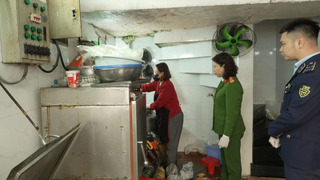 Cơ sở bán 300 tấn giò chả chứa hàn the ra thị trường: Chất độc thầm lặng gây suy gan thận, làm sa sút trí tuệ