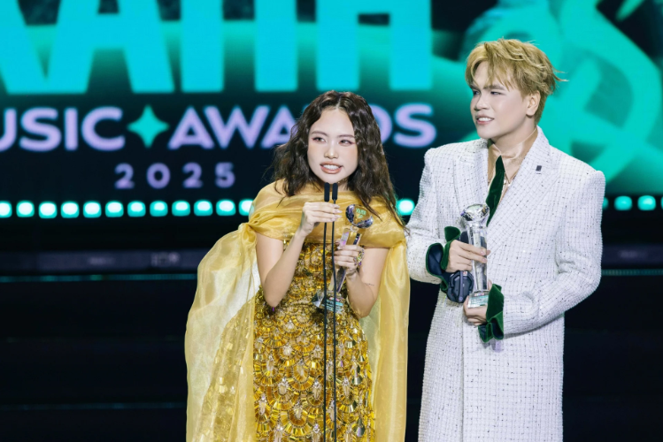 Nguyễn Hùng "ẵm" 5 giải Làn Sóng Xanh, Phương Mỹ Chi nhận giải Ca sĩ đột phá