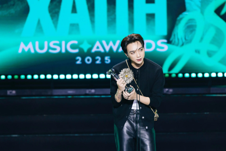 Nguyễn Hùng "ẵm" 5 giải Làn Sóng Xanh, Phương Mỹ Chi nhận giải Ca sĩ đột phá