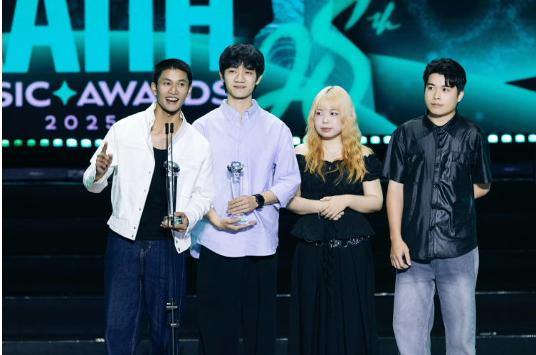 Nguyễn Hùng "ẵm" 5 giải Làn Sóng Xanh, Phương Mỹ Chi nhận giải Ca sĩ đột phá