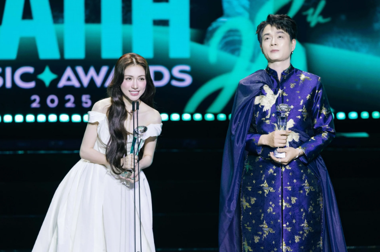 Nguyễn Hùng "ẵm" 5 giải Làn Sóng Xanh, Phương Mỹ Chi nhận giải Ca sĩ đột phá