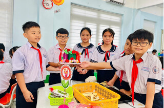 Phụ huynh TPHCM bắt đầu xác nhận thông tin trực tuyến từ ngày 3/2