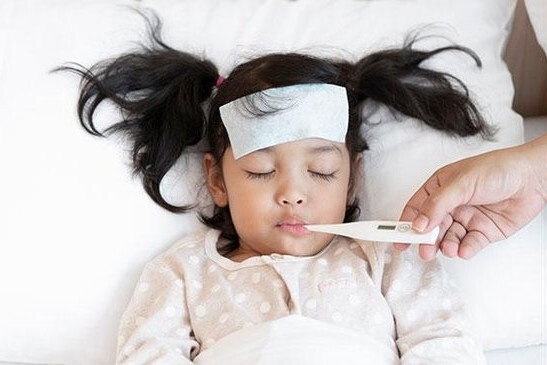 Vì sao miếng dán hạ sốt ngày càng được nhiều gia đình tin dùng?