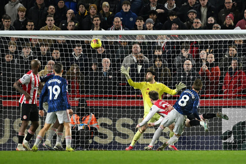 Ra sân với trang phục lạ, Arsenal bị đề nghị ‘trừ 12 điểm’