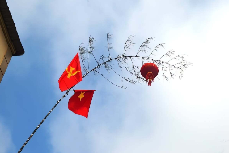 Văn khấn hạ nêu Tết 2026 để tiễn gia tiên về trời, cầu tài lộc song toàn, gia đạo hưng vượng