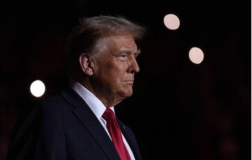 Tổng thống Mỹ tăng thuế quan từ 10% lên 15% trên toàn thế giới