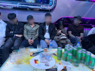 Đột kích quán karaoke ở Phú Thọ, phát hiện 6 người dương tính với ma túy