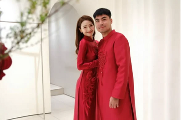 MC xinh đẹp của VTV rạng rỡ trong lễ ăn hỏi với cầu thủ Đức Huy